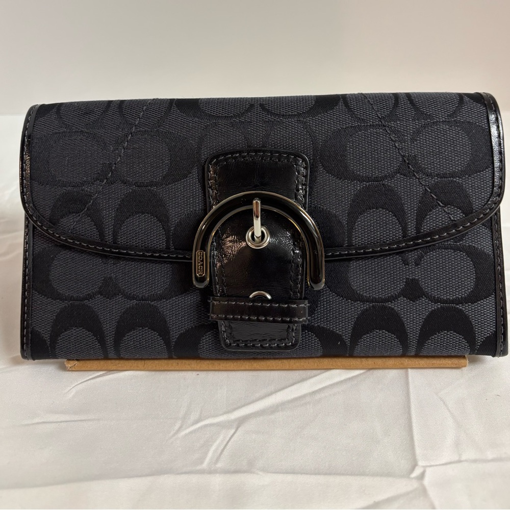 Coach Signature Soho Buckle Trifold Wallet NWT